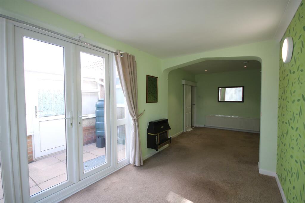 2 bedroom semidetached bungalow for sale in Glendon Gardens