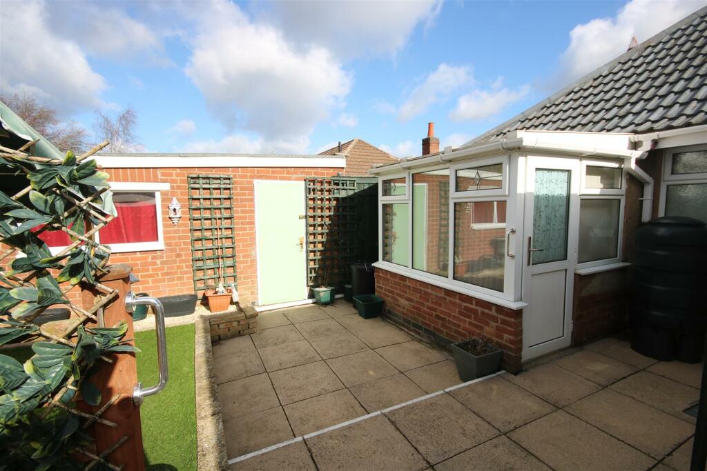 2 bedroom semidetached bungalow for sale in Glendon Gardens