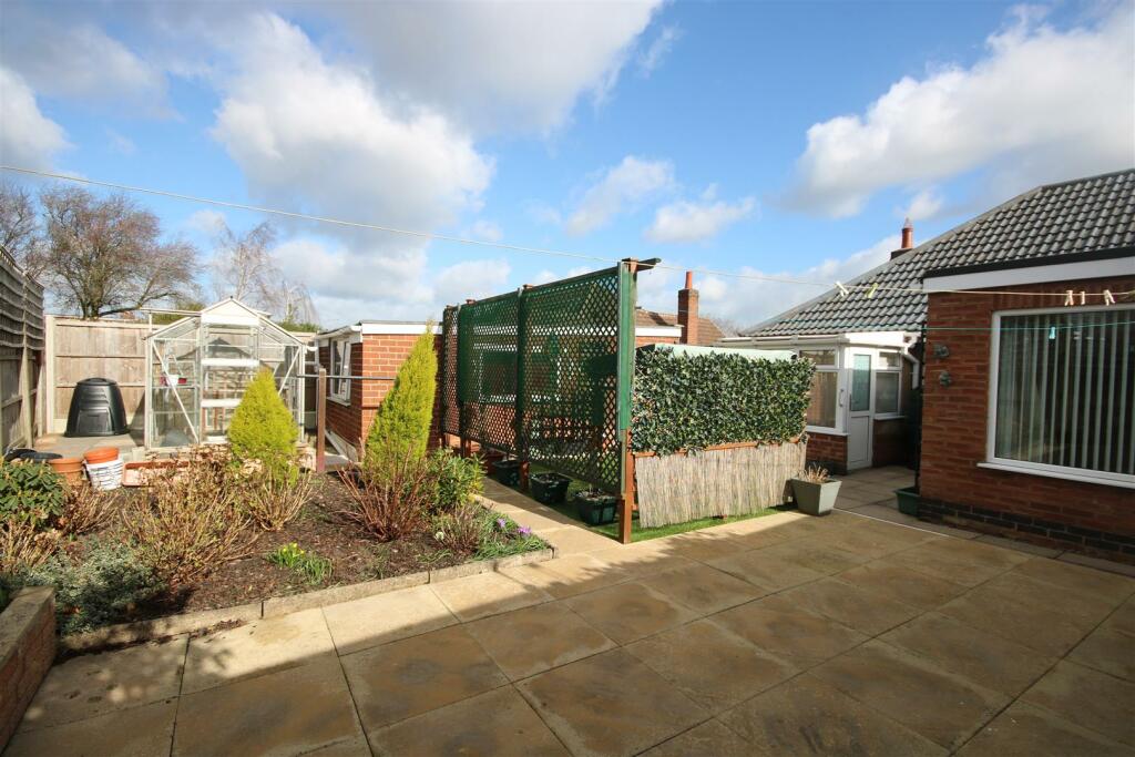 2 bedroom semidetached bungalow for sale in Glendon Gardens