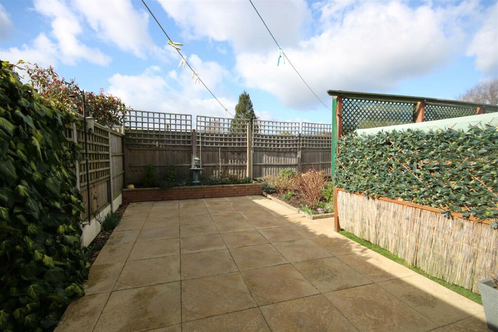 2 bedroom semidetached bungalow for sale in Glendon Gardens