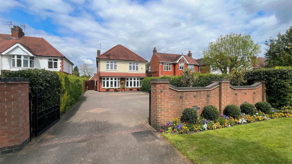 4 bedroom detached house for sale in Hinckley Road, Nuneaton, CV11