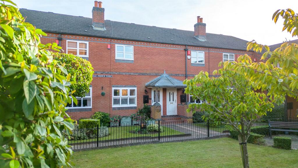 2 bedroom terraced house for sale in Old Penns Yard, Gatehouse Lane