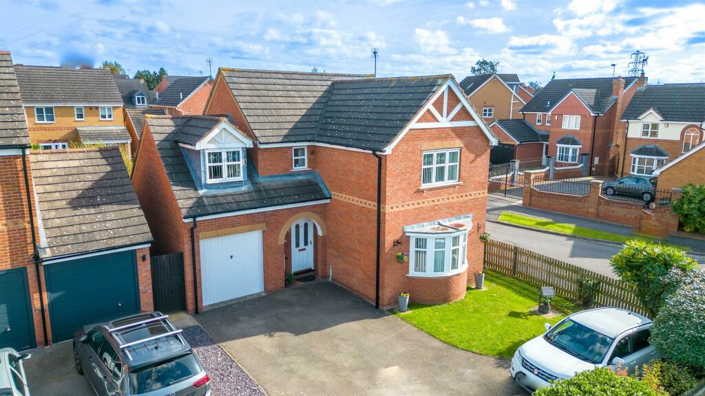 4 bedroom detached house for sale in Packwood Close, Maple Park, CV11