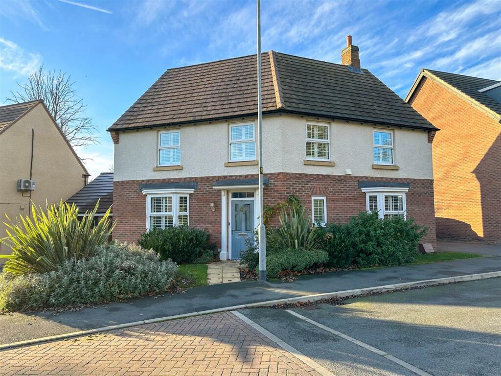 4 bedroom detached house for sale in Kensington Avenue, Burbage