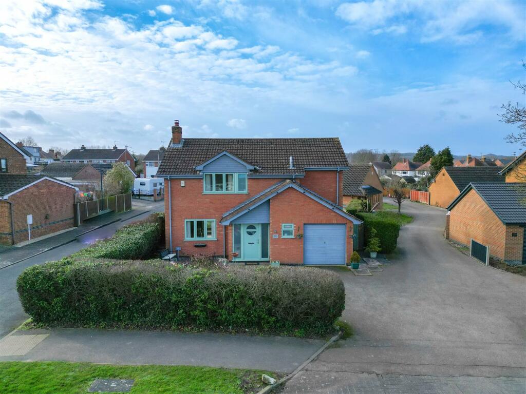 4 bedroom detached house for sale in Weddington Road, Nuneaton, CV10