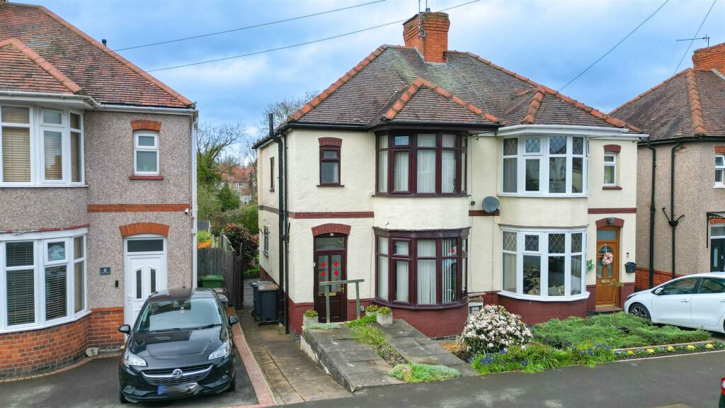 3 bedroom semidetached house for sale in Ryde Avenue, Nuneaton, CV10
