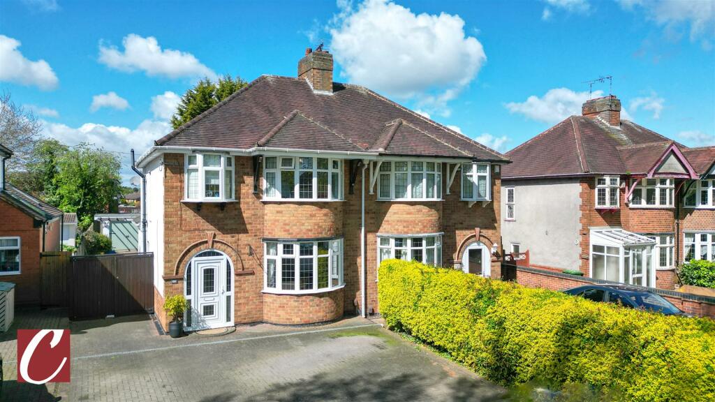 3 bedroom semidetached house for sale in Higham Lane, Nuneaton, CV11