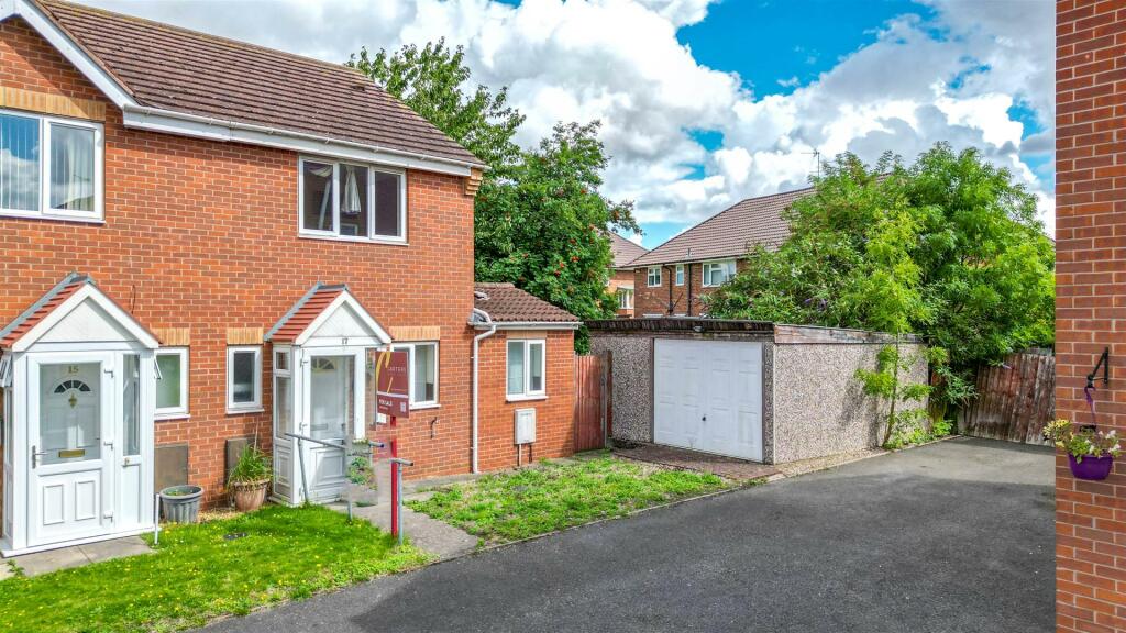 2 bedroom semidetached house for sale in Pebblebrook Way, Bedworth, CV12