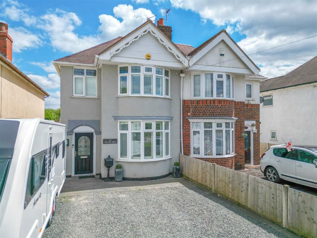 4 bedroom semidetached house for sale in The Long Shoot, Nuneaton, CV11