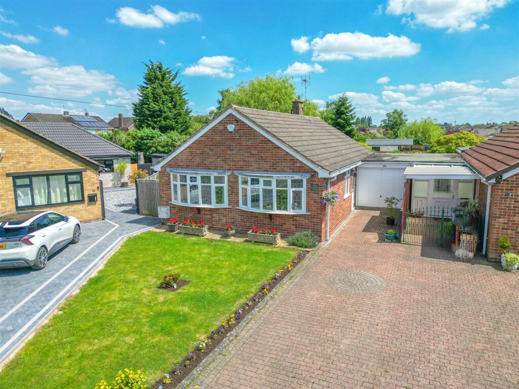 3 bedroom detached bungalow for sale in Windermere Avenue, Nuneaton, CV11