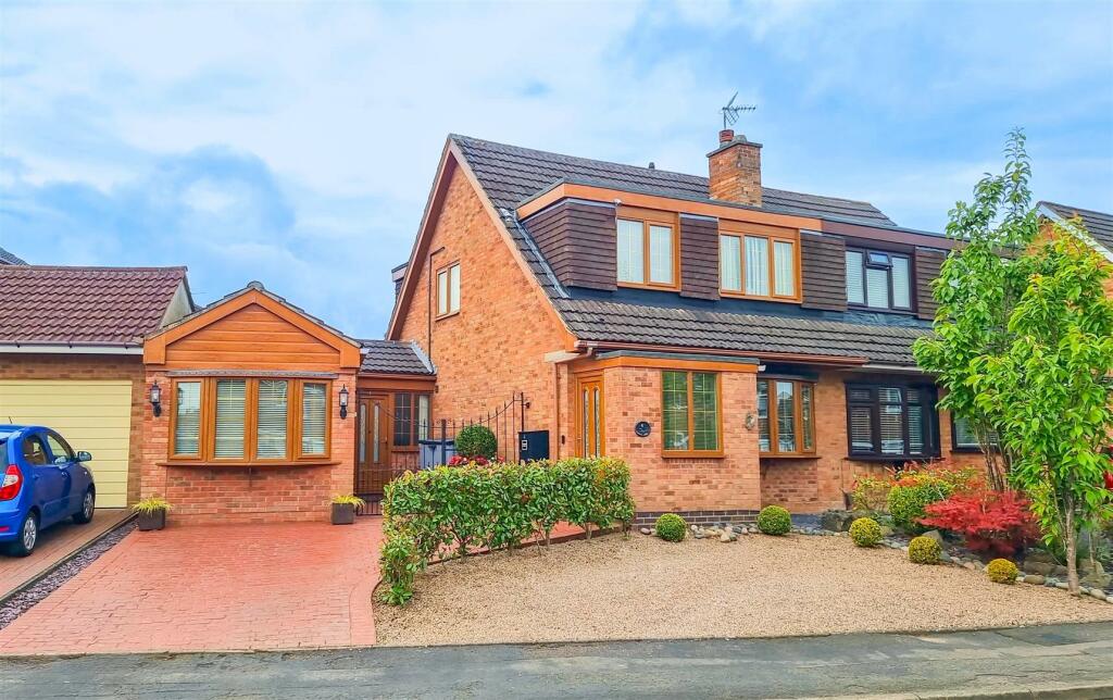 4 bedroom semidetached house for sale in Alderbrook Drive, Whitestone