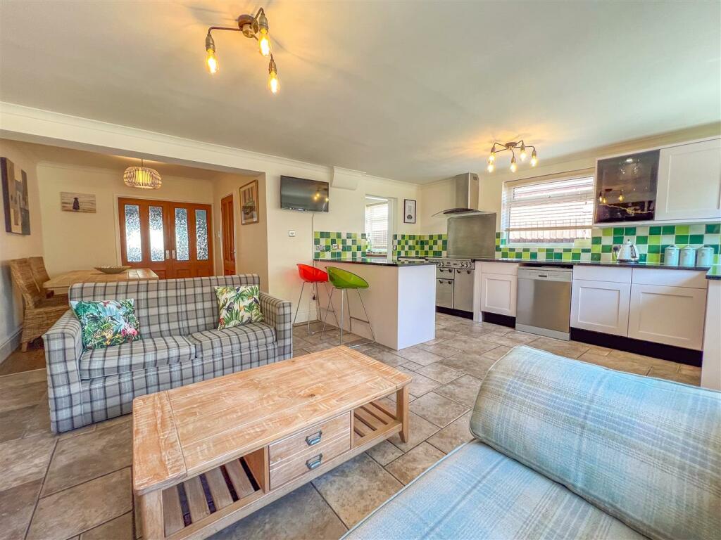 Additional property image - Higham Lane, Nuneaton
