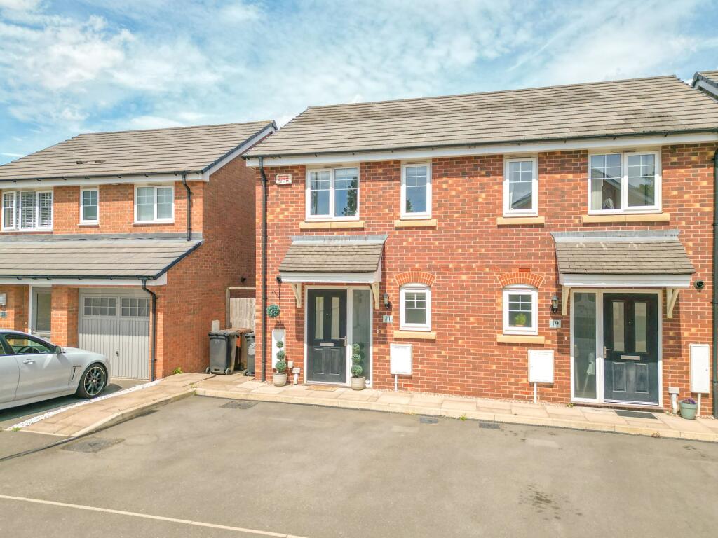 Main image of property: Broome Way, Nuneaton, CV10