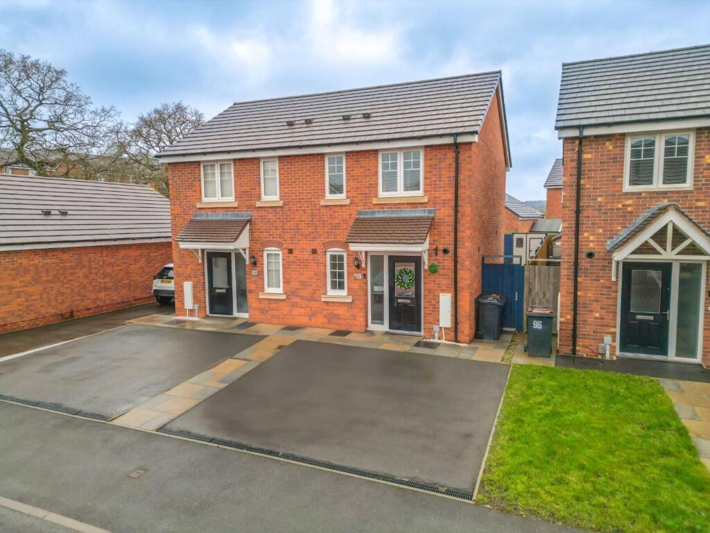 Main image of property: Cabinhill Road, Nuneaton, CV10