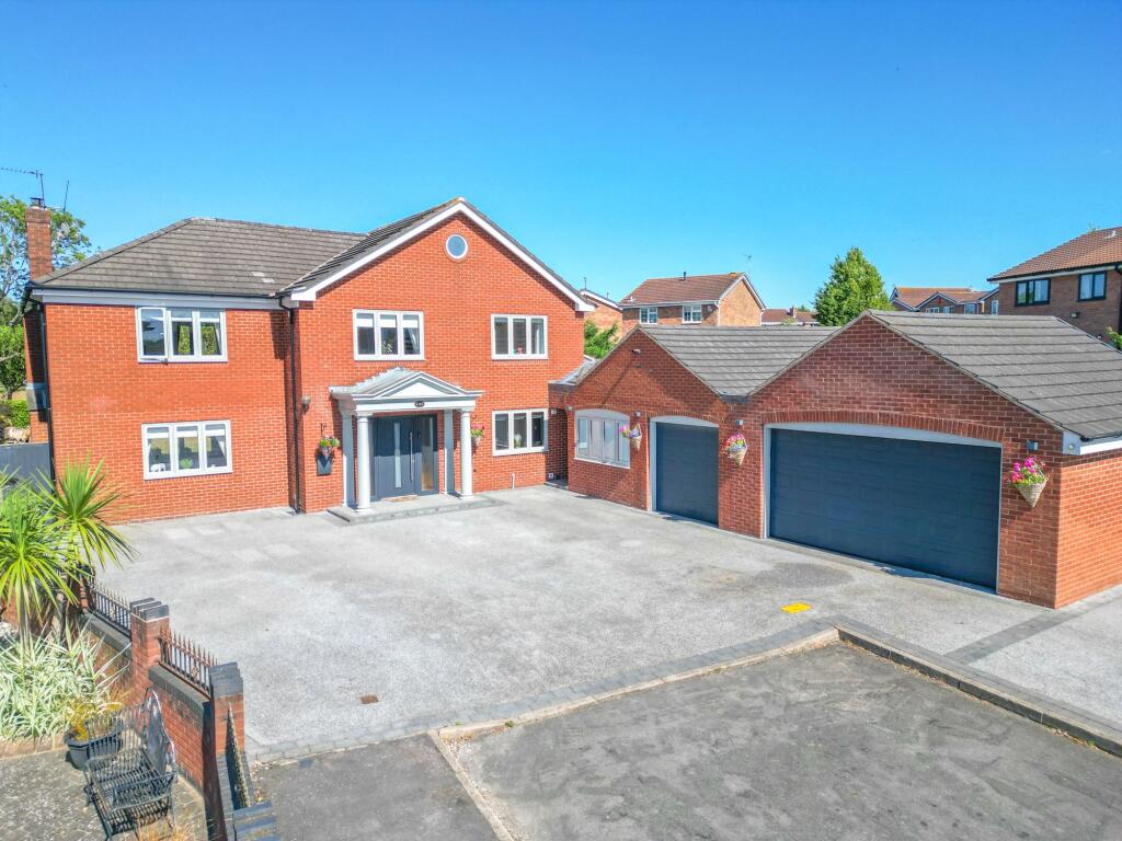 Main image of property: Greenside Close, Nuneaton, CV11