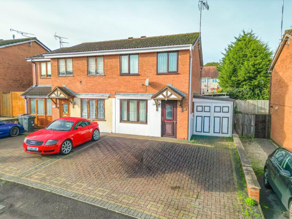Main image of property: Sussex Close, Nuneaton, CV10