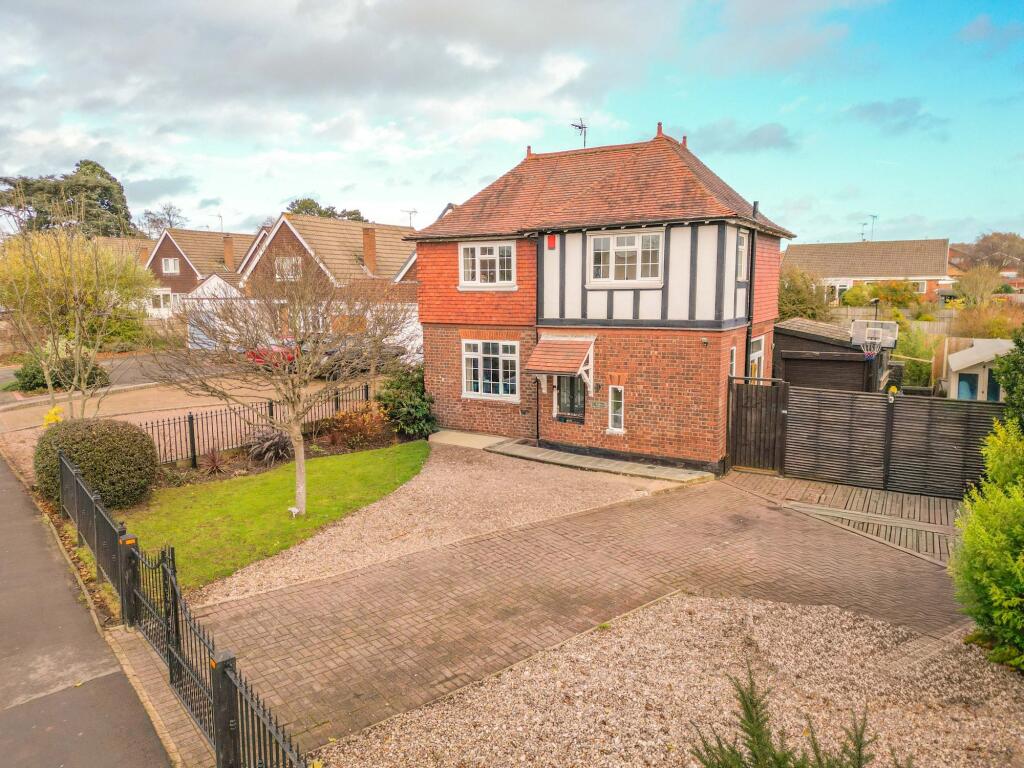 Main image of property: Higham Lane, Nuneaton, CV11