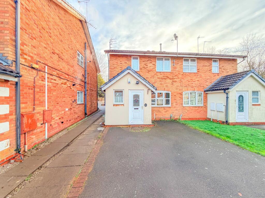 Main image of property: Avebury Close, Nuneaton, CV11