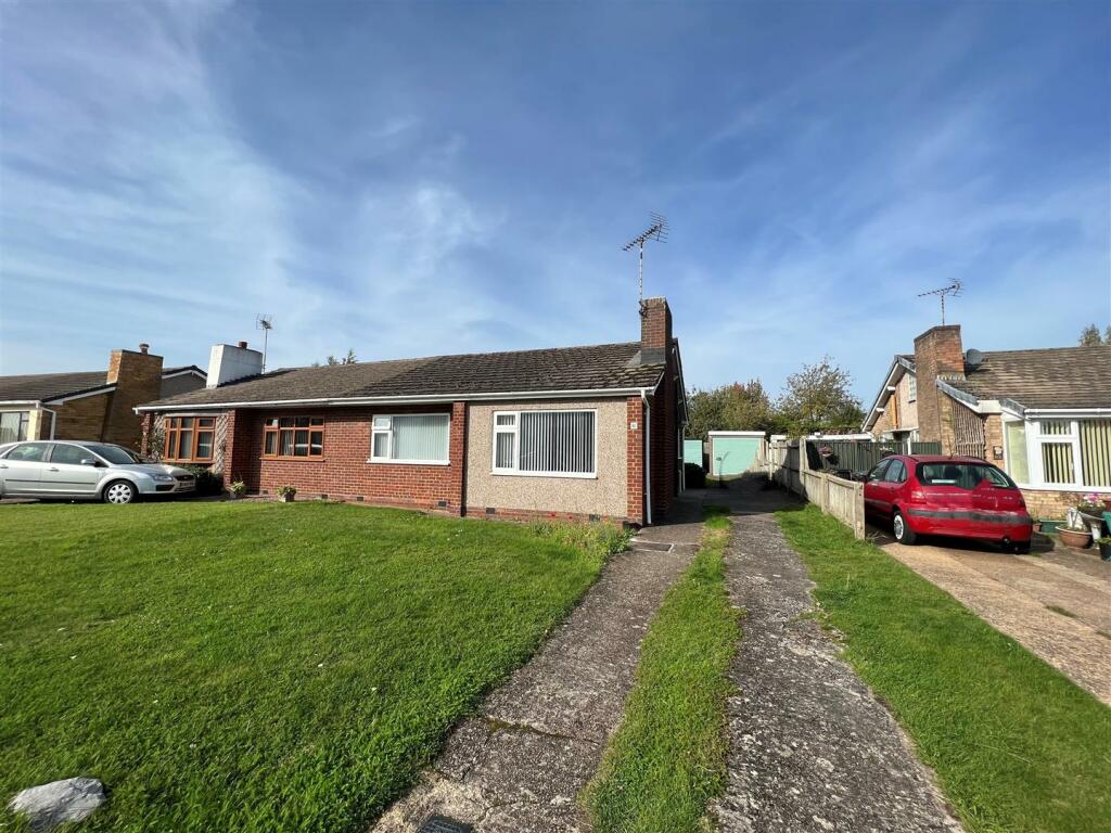 2 bedroom semidetached bungalow for sale in Severn Road, Bulkington