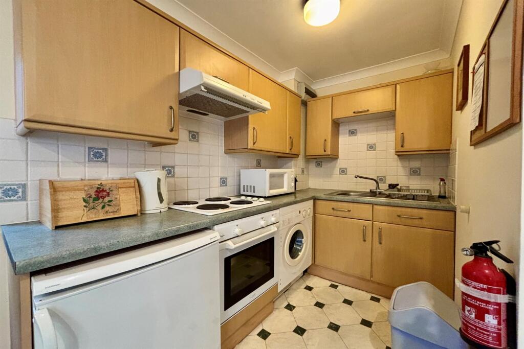 Main image of property: 13b Abberbury Road, Iffley Village, Oxford, OX4