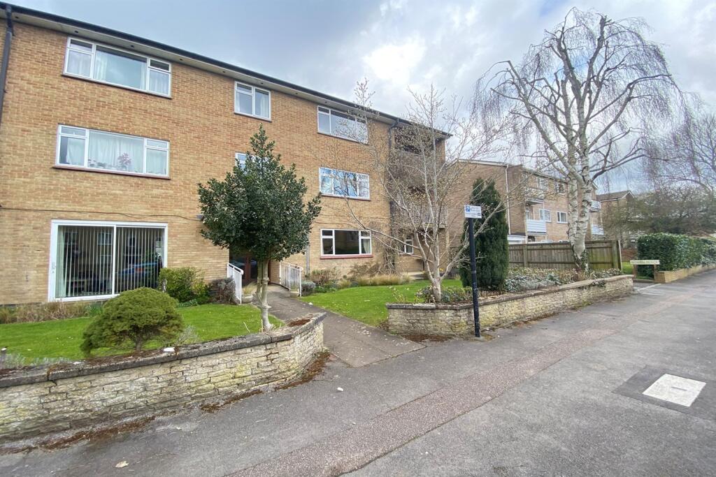 Main image of property: Sunnymead Flats 15 Hernes Road, Oxford, OX2