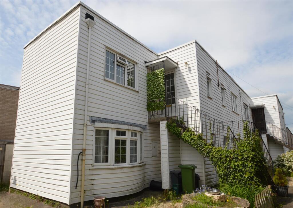 Main image of property: Flat 3, North Road Mews, Cowbridge, Vale Of Glamorgan, CF71 7DF