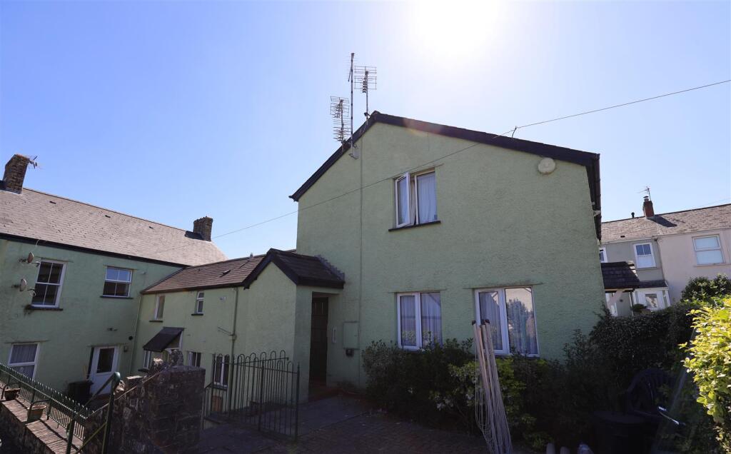 Main image of property: 4 Eastgate Mews, Cowbridge, CF71 7DY