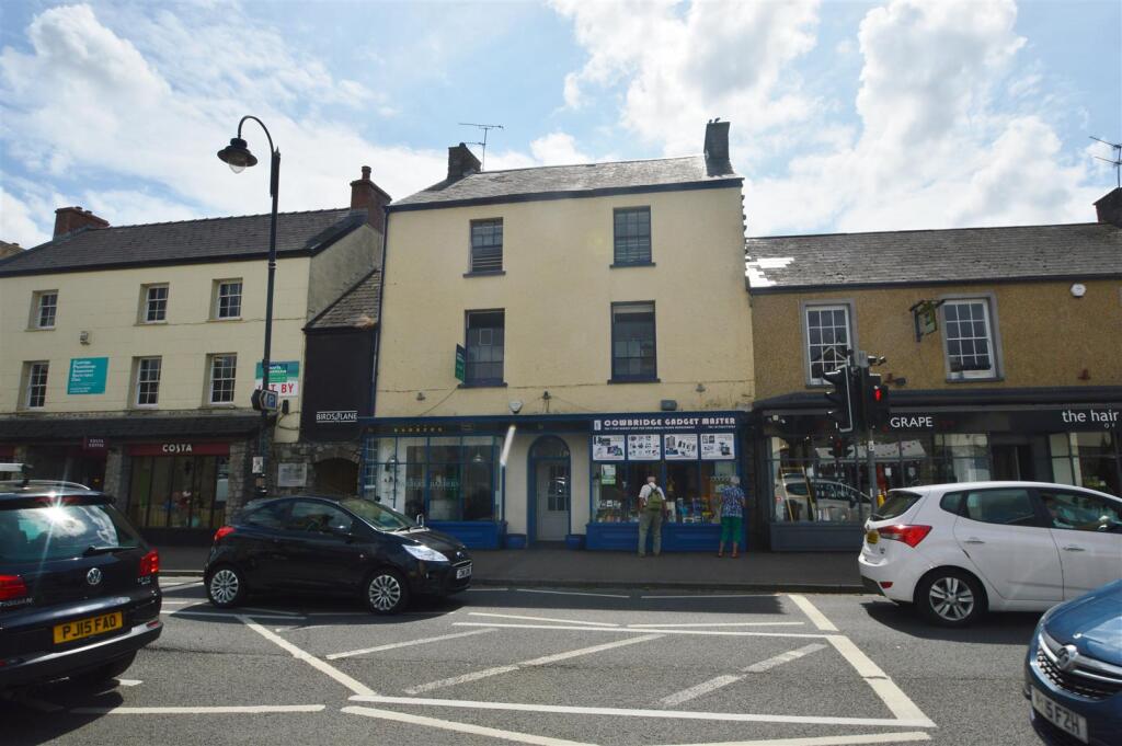 Main image of property: Flat 1, 16 High Street, Cowbridge, CF71 7AG