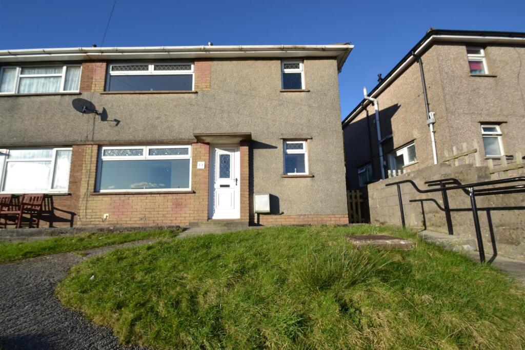 Main image of property: 33 Heol Islwyn, Tonyrefail, Porth, CF39 8NR
