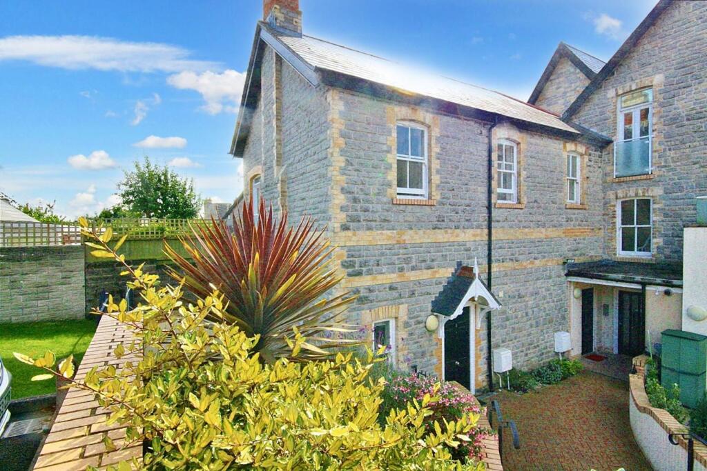 Main image of property: 5 Alexandra House, Beach Road, Penarth. Vale of Glamorgan. CF64 1FN.