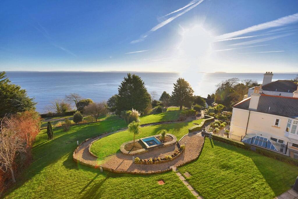 Main image of property: 14 Bron Y Glyn Apartments, 18 Bridgeman Road, Penarth, CF64 3AW