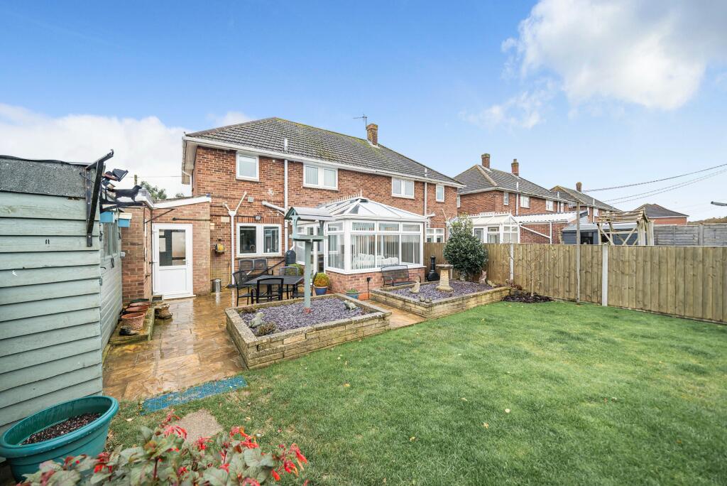 3 bedroom semidetached house for sale in Linden Close, Ludgershall, SP11