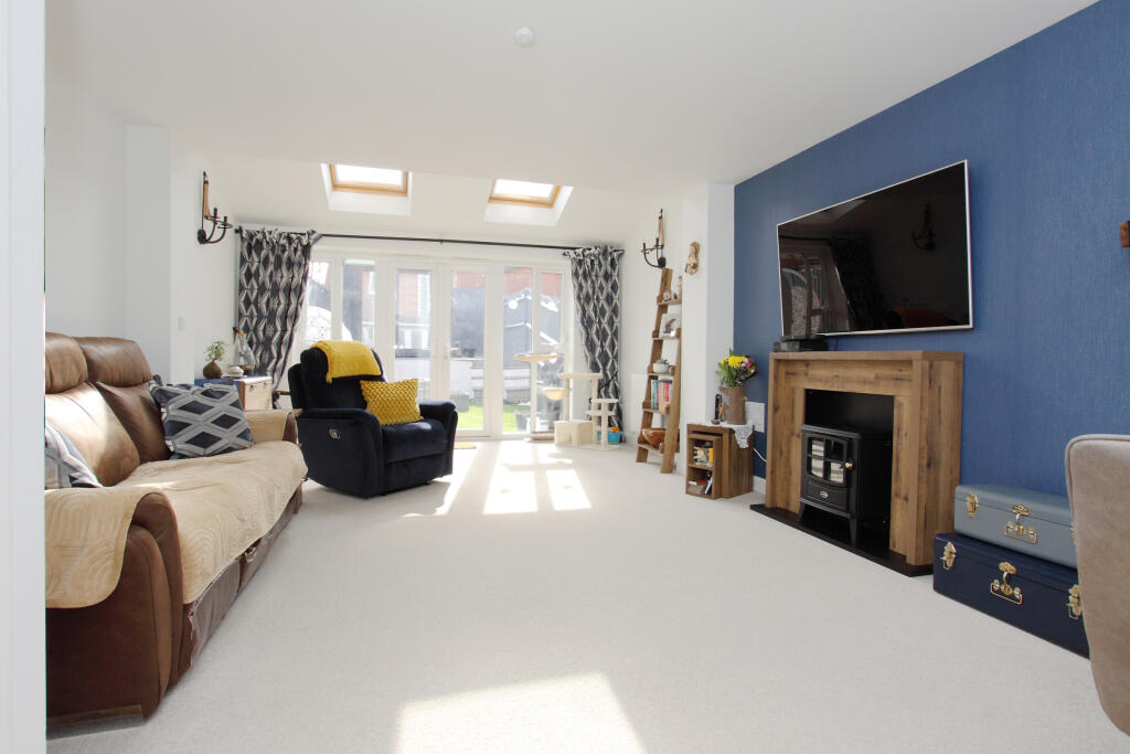 3 bedroom town house for sale in Errington Road, Picket Piece, Andover
