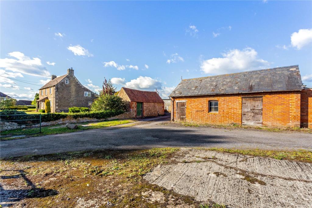3 Bedroom House For Sale In Sandridge Lane Bromham Chippenham Sn15