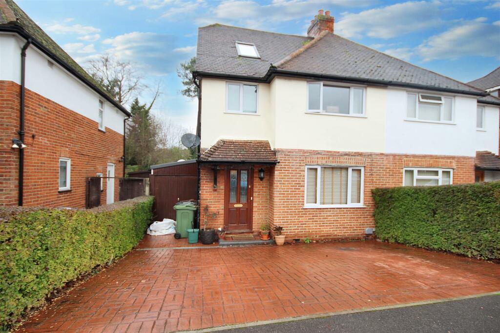 4 bedroom semi-detached house for sale in Beech Grove, Guildford, GU2