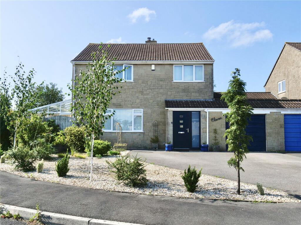 4 bedroom link detached house for sale in West Cranmore Detached Property with Stunning Garden