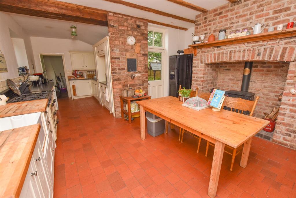 6 bedroom detached house for sale in Spital Road, Bromborough, CH62