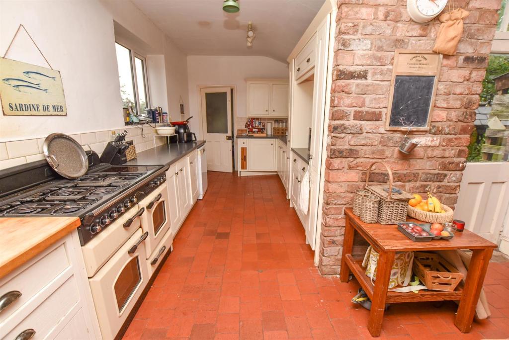 6 bedroom detached house for sale in Spital Road, Bromborough, CH62