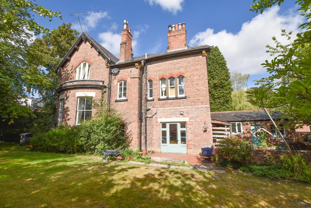 6 bedroom detached house for sale in Spital Road, Bromborough, CH62