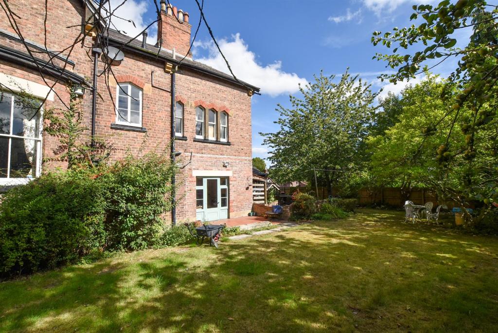 6 bedroom detached house for sale in Spital Road, Bromborough, CH62