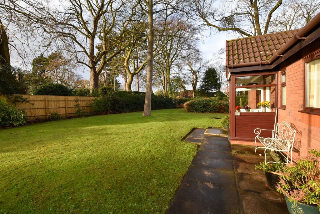 2 bedroom semidetached bungalow for sale in Bridle Park, Bromborough