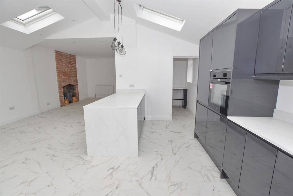 Additional property image - Greenfields Avenue, Bromborough