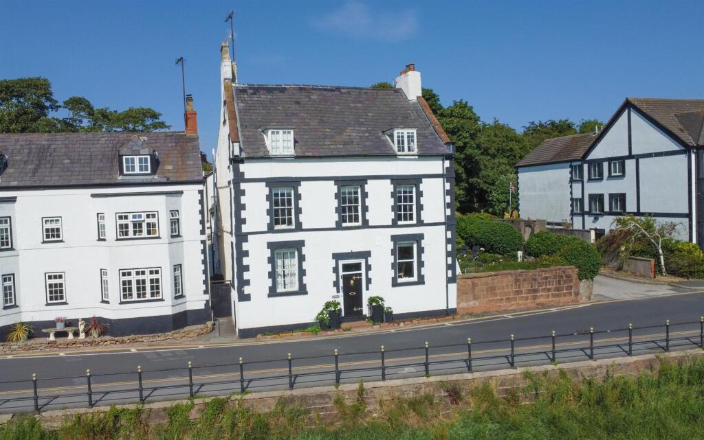Main image of property: The Parade, Parkgate
