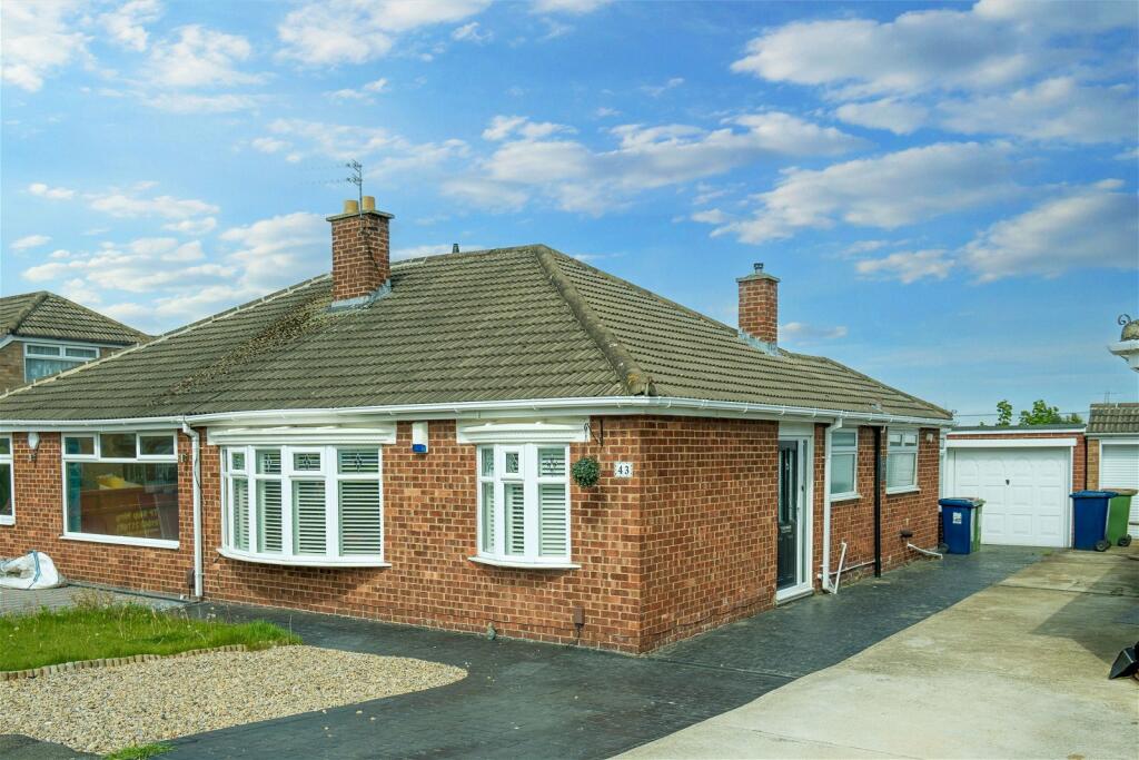 2 bedroom semidetached bungalow for sale in Ripon Way, Eston, TS6