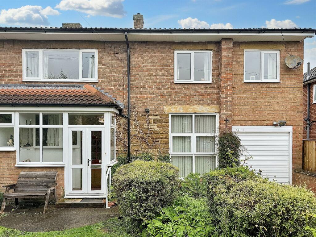 4 bedroom semidetached house for sale in Green Way, Nunthorpe, TS7