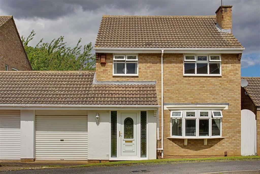 4 bedroom detached house for sale in Trefoil Wood, Marton Manor, TS7