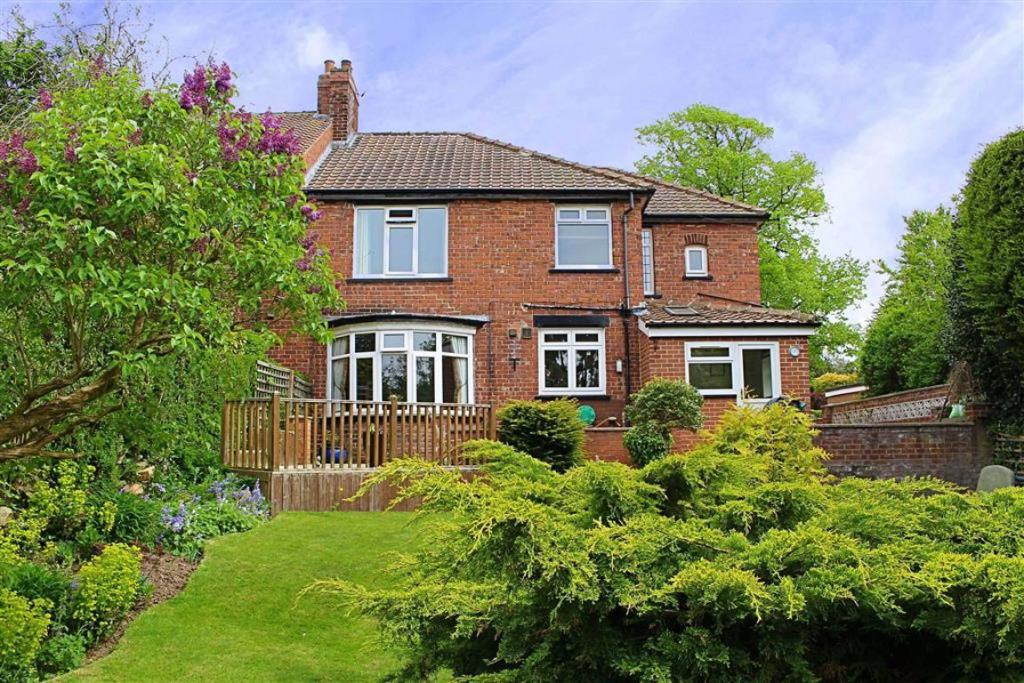 4 bedroom semidetached house for sale in Marton Moor Road, Nunthorpe, TS7