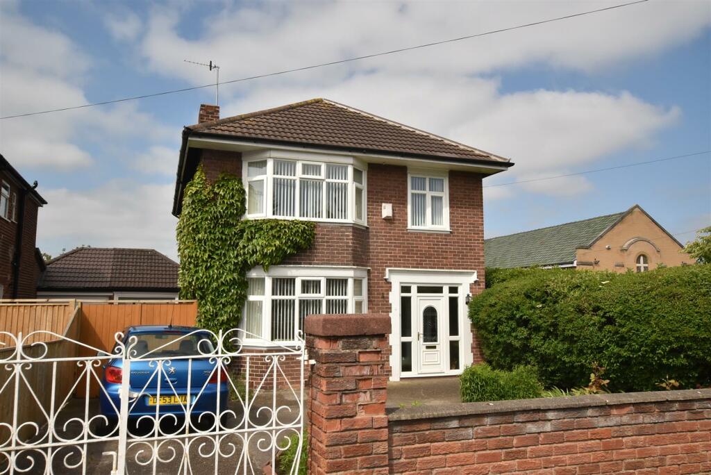 4 bedroom detached house for sale in Glenavon Road, Prenton, CH43