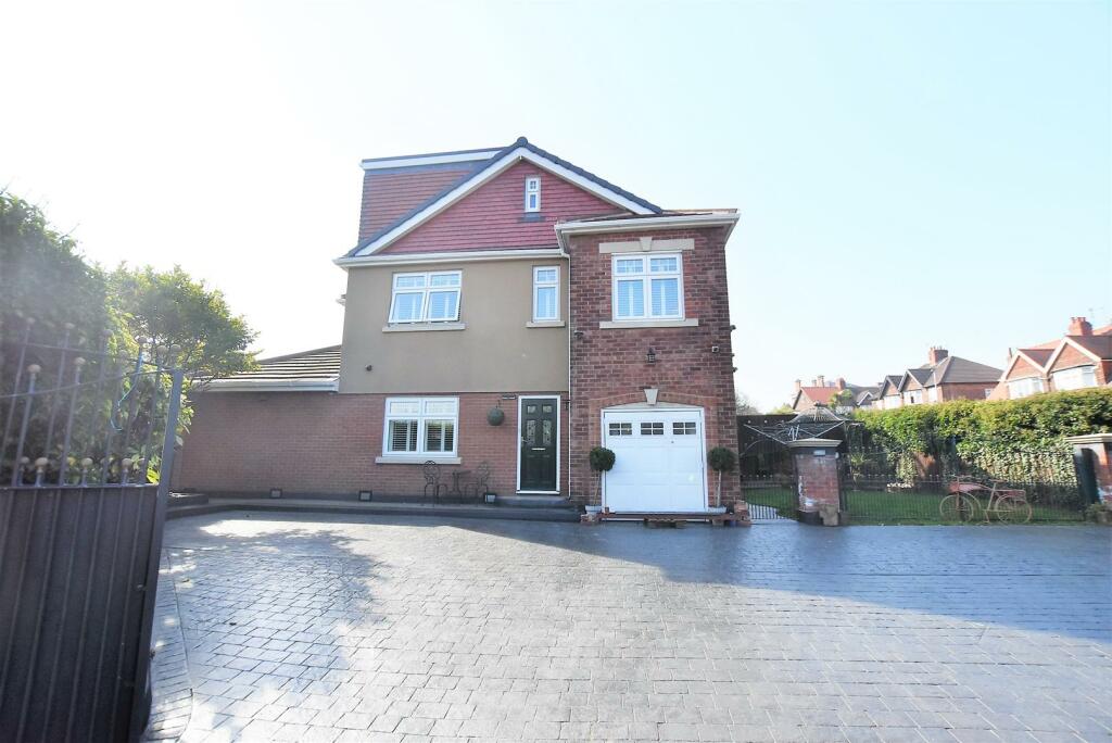 4 bedroom detached house for sale in Park Road West, Claughton, CH43