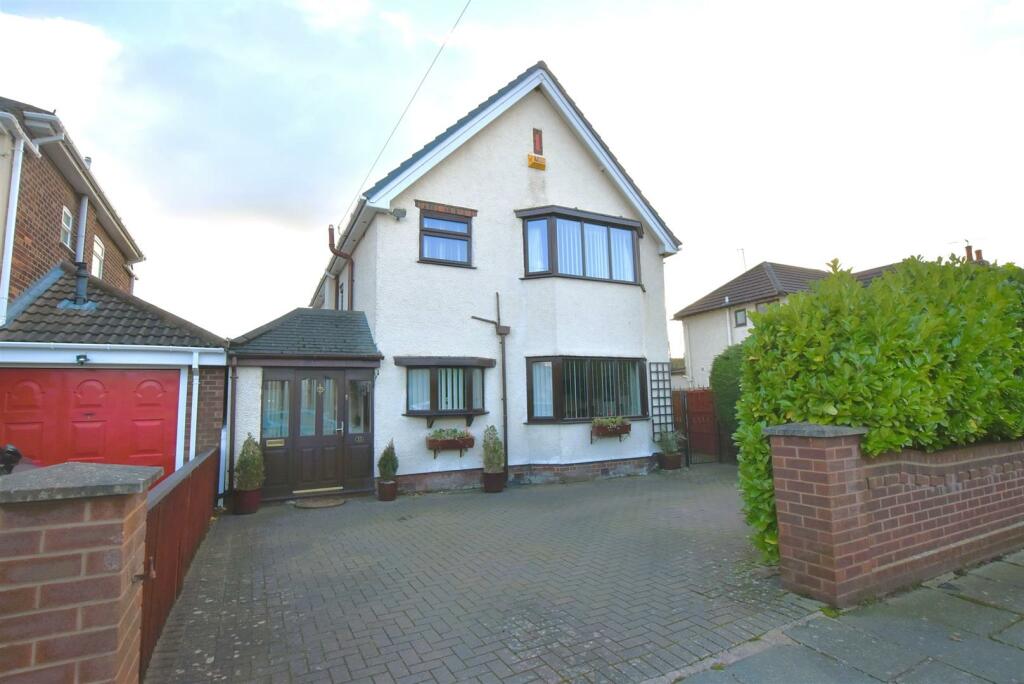 3 bedroom detached house for sale in Bramwell Avenue, Prenton, CH43